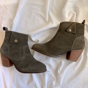 These Dibs boots are perfect for fall and any fall or winter outfit!